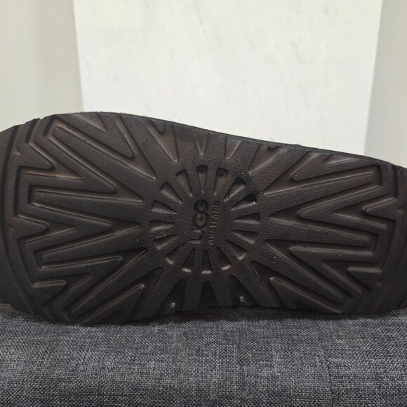 UGG Australia Worn ONCE Black Suede Sherling INNER Excellent Condition Size 5 - Picture 2 of 8